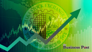 সূচকের সামান্য উত্থান হলেও কমেছে লেনদেন