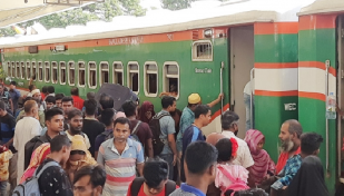 ঈদের ছুটি শেষে রাজধানীতে ফিরছে মানুষ