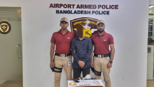 শাহজালালে ৮২ লাখ টাকার স্বর্ণসহ গাড়িচালক আটক