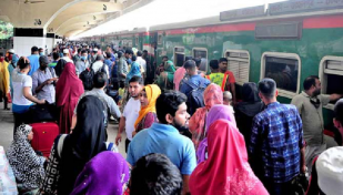 কমলাপুর স্টেশনে যাত্রীর চাপ