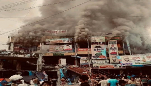 নিউ সুপার মার্কেটে আগুন, নিয়ন্ত্রণে ২৮ ইউনিট