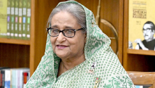 বঙ্গবাজারে ক্ষতিগ্রস্তদের ৯ কোটি টাকা দিলেন প্রধানমন্ত্রী