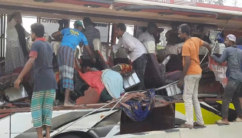 ৩ জেলায় সড়ক দুর্ঘটনায় নিহত ৯