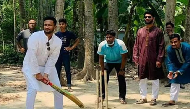 ক্রিকেট খেলেই ঈদের আনন্দে মাতলেন সাকিব