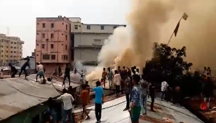 চট্টগ্রামের তুলাতুলি বস্তিতে আগুনে পুড়ল ৩০ ঘর