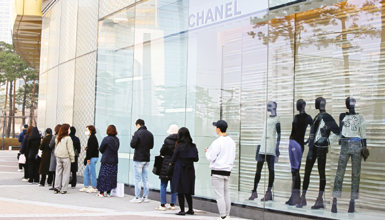 Handbags at dawn: Chanel duels S Korean resellers in luxury boom - The  Business Post