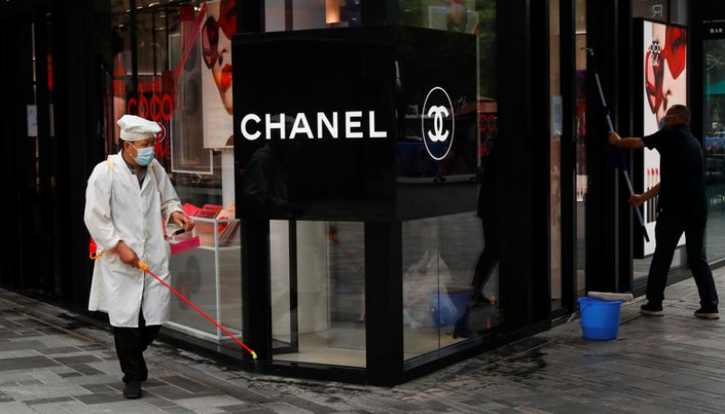 French luxury giants LVMH, Hermes and Chanel have decided to temporarily  close their shops in Russia, which invaded Ukraine on February 24,…