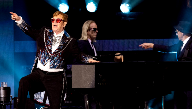 Elton John says goodbye in Los Angeles, final U.S. stop of Farewell Yellow  Brick Road tour - ABC7 Los Angeles