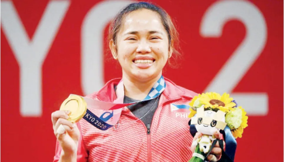 Weightlifter Diaz wins Philippines’ first-ever Olympic gold medal