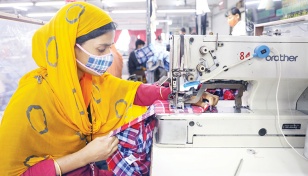Clothing retailers, unions extend Bangladesh workers’ safety deal 