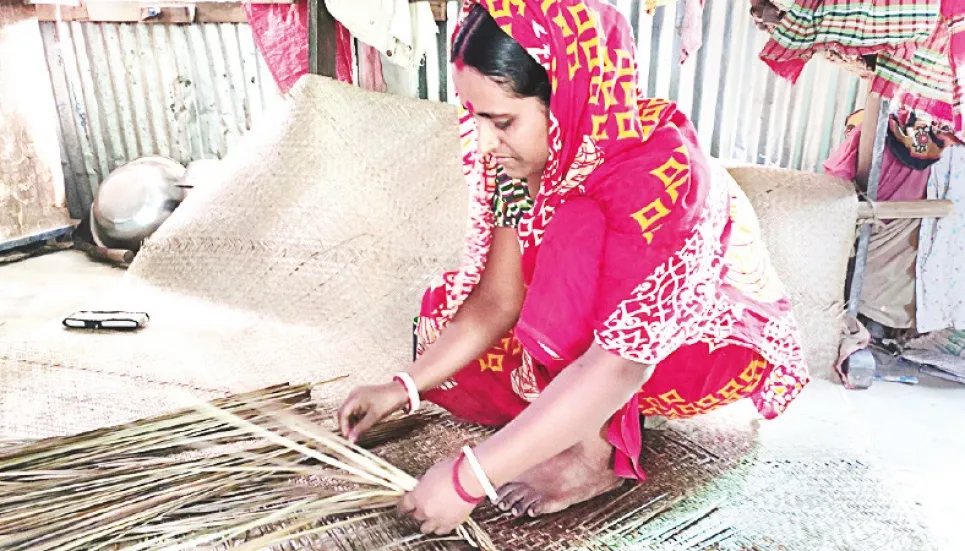 Munshiganj Shital Pati weavers struggle for survival 