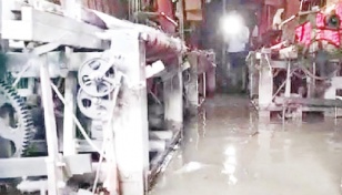 Floodwater badly damages Sirajganj handloom industry 