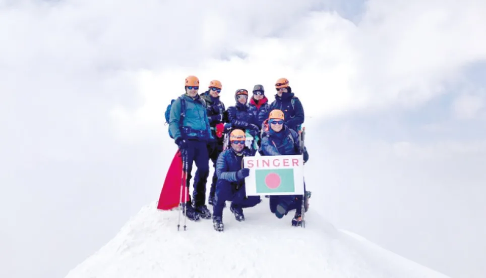 Singer takes part in Mount Ararat expedition 