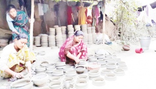 Pottery, idols keep artisans busy 