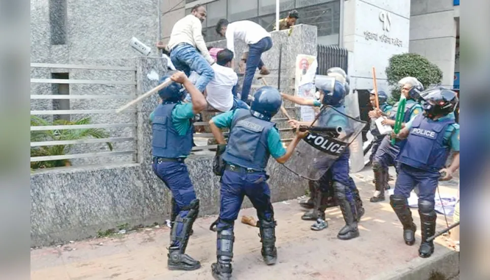 BNP activists clash with police in city