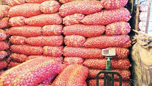 Onion price hike heats up Khatunganj market