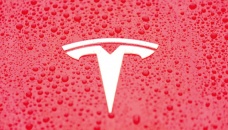 Tesla board member sells shares worth $200m 