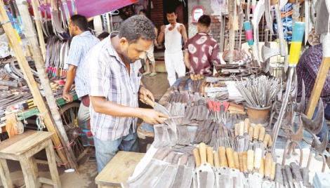 Curved blade, knife sellers enjoying heydays 