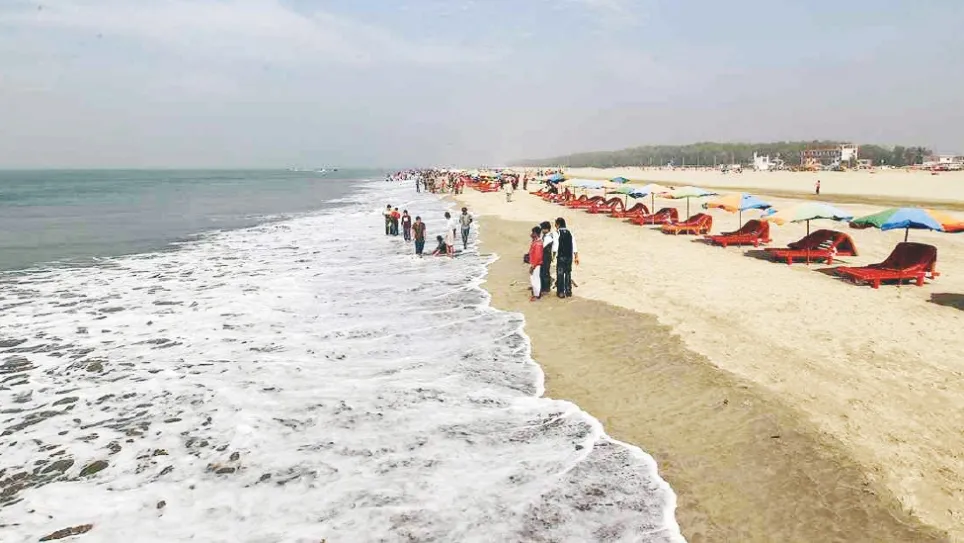 Tourists stranded in Cox’s Bazar moved to Ctg 