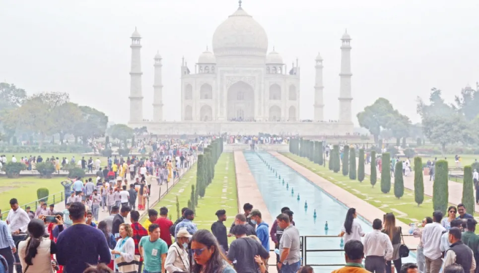 India welcomes back tourists but smog shrouds Taj Mahal 