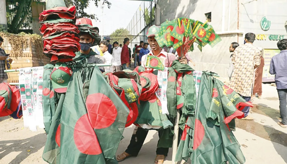 Crowd returns, business resumes 