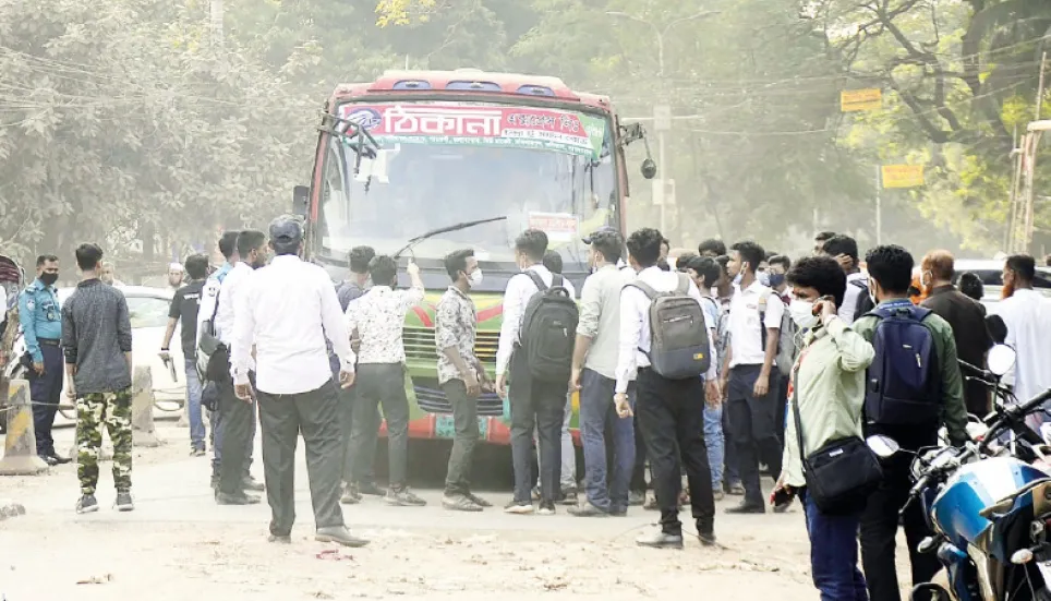 Students vandalise buses for half-fare bus rides 