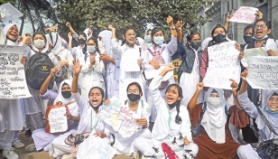 Students block Bakshibazar road protesting rape threat over half fare 