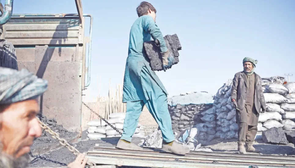 Coal: An unavoidable pollutant in the Afghan winter 