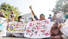 Protesting students demand half fare, block city roads again 