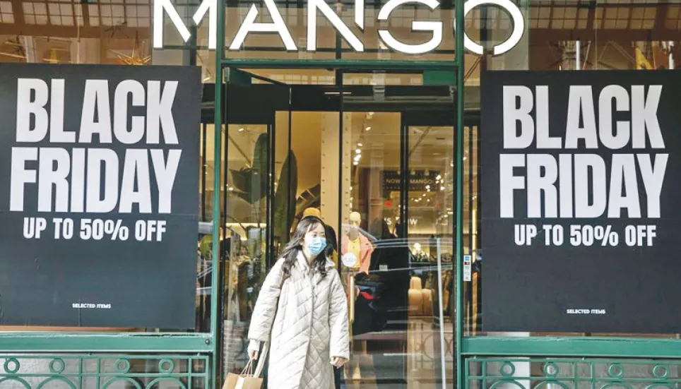 US Black Friday shoppers tapered online splurge 