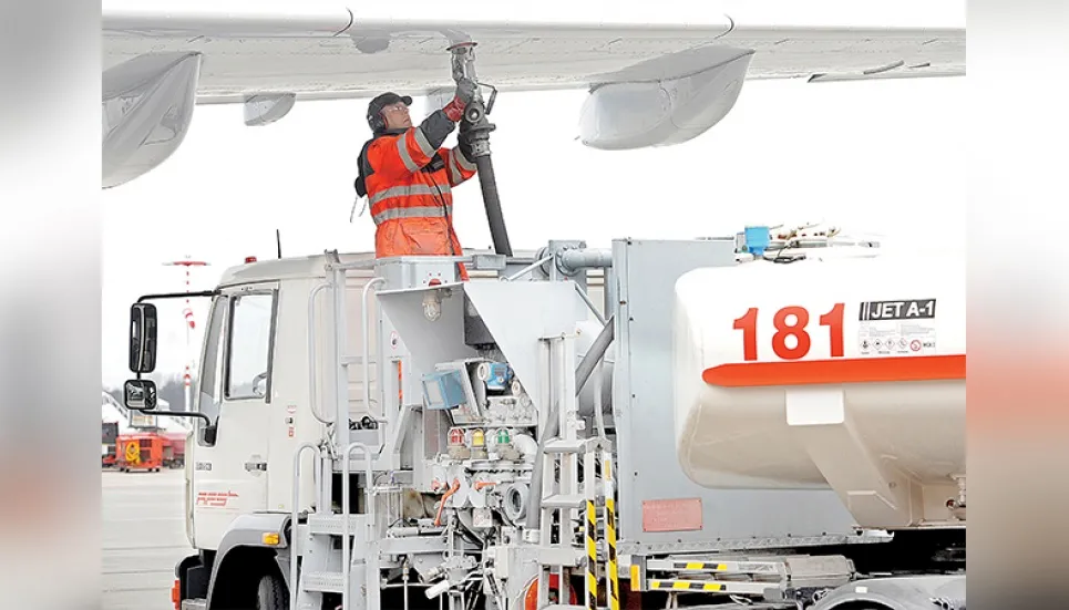 Global jet fuel demand under pressure from Omicron, border curbs The