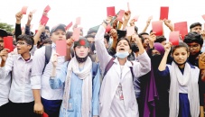 Students show ‘Red Card’ demanding safe roads 
