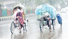 Rain disrupts city life 