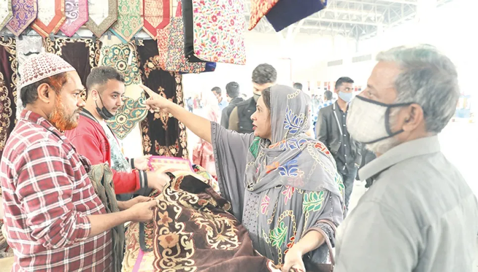 Kashmiri shawls attract customers’ attention at DITF-2022