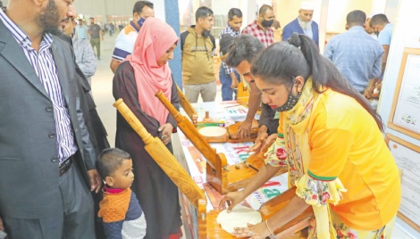 Wooden ruti makers fascinate buyers at DITF 