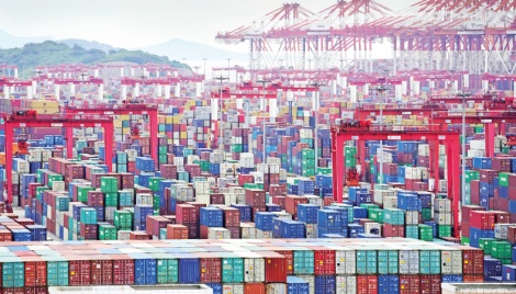 China posts record trade surplus in Dec and 2021 on robust exports 