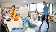 Avatar robot goes to school for ill German boy 