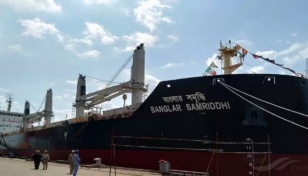 28 crew member of Banglar Samriddhi reach Romania: Momen