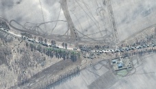 Huge Russian military convoyedges closer to Kyiv