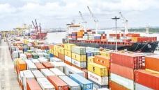 Berthed container ships getting priority 