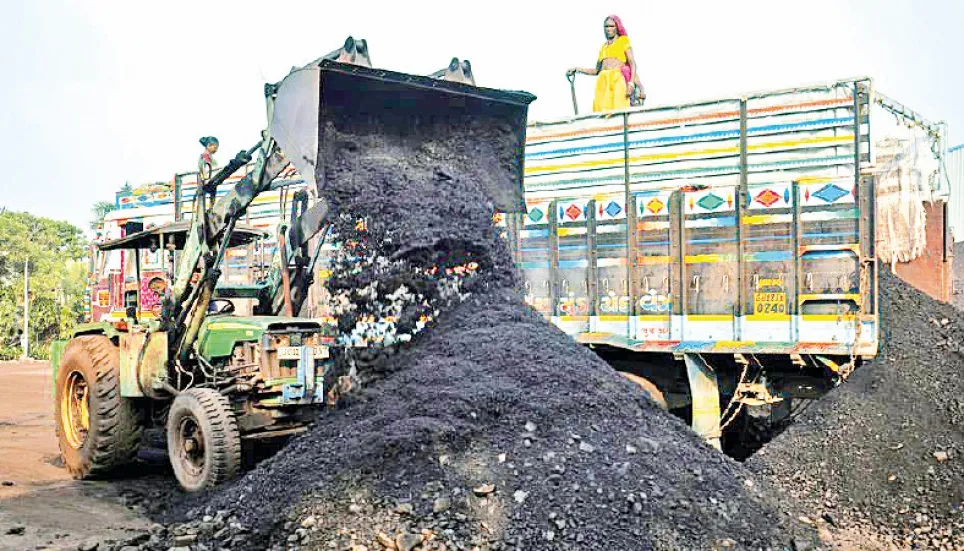 India cuts coal supply, puts hold on auctions as inventories slump 