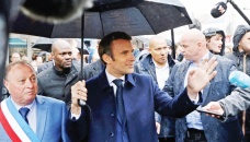 Macron holds first rally as France election race tightens 