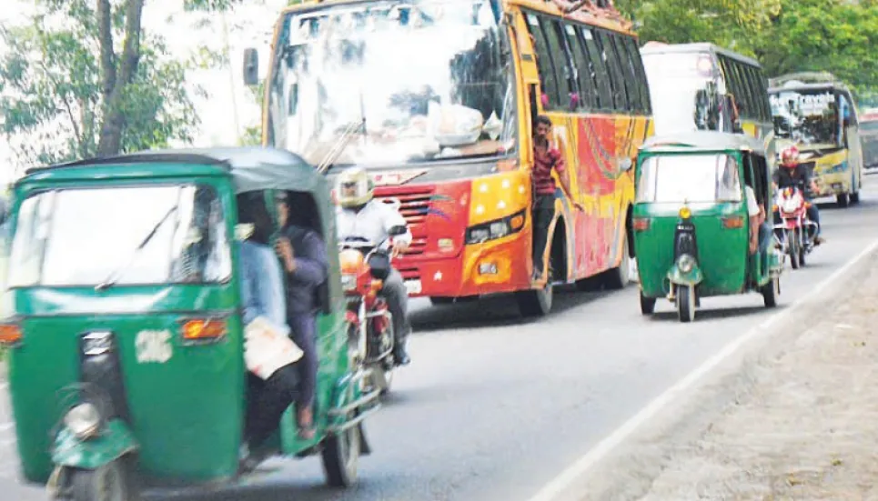 CNG auto-rickshaws ply illegally under police noses 