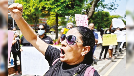 Lanka to seek $3b to stave off crisis 
