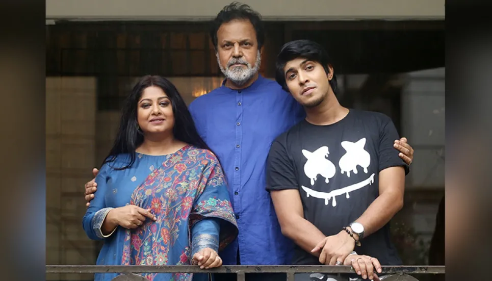 Tariq, Mausumi, Tawsif in ‘Shandhya Namar Aage’