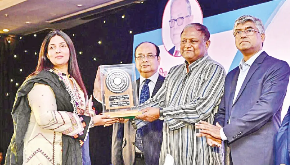 ACS Textiles receives the ‘National Export Trophy’ 2017-18 