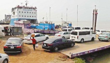 Mad rush of home-bound commuters at ferry ghats