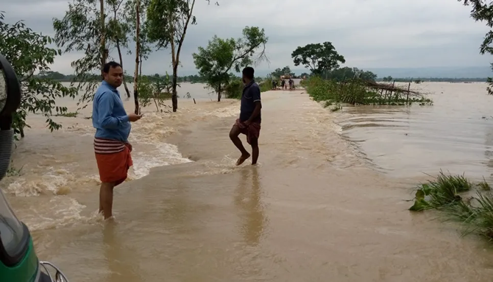 Thousands marooned as rivers burst banks