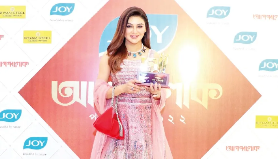 Jaya Ahsan bags Anandalok Best Actress award in Kolkata 