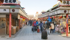 Japan to allow mass tourism, but only in groups 